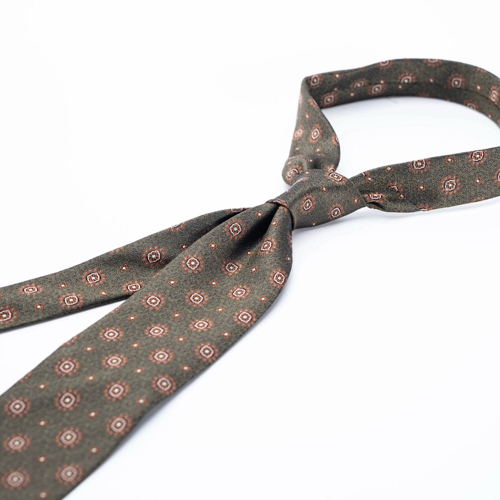 PIETRA MEDALLION PATTERN 100% MADDER SILK TIE