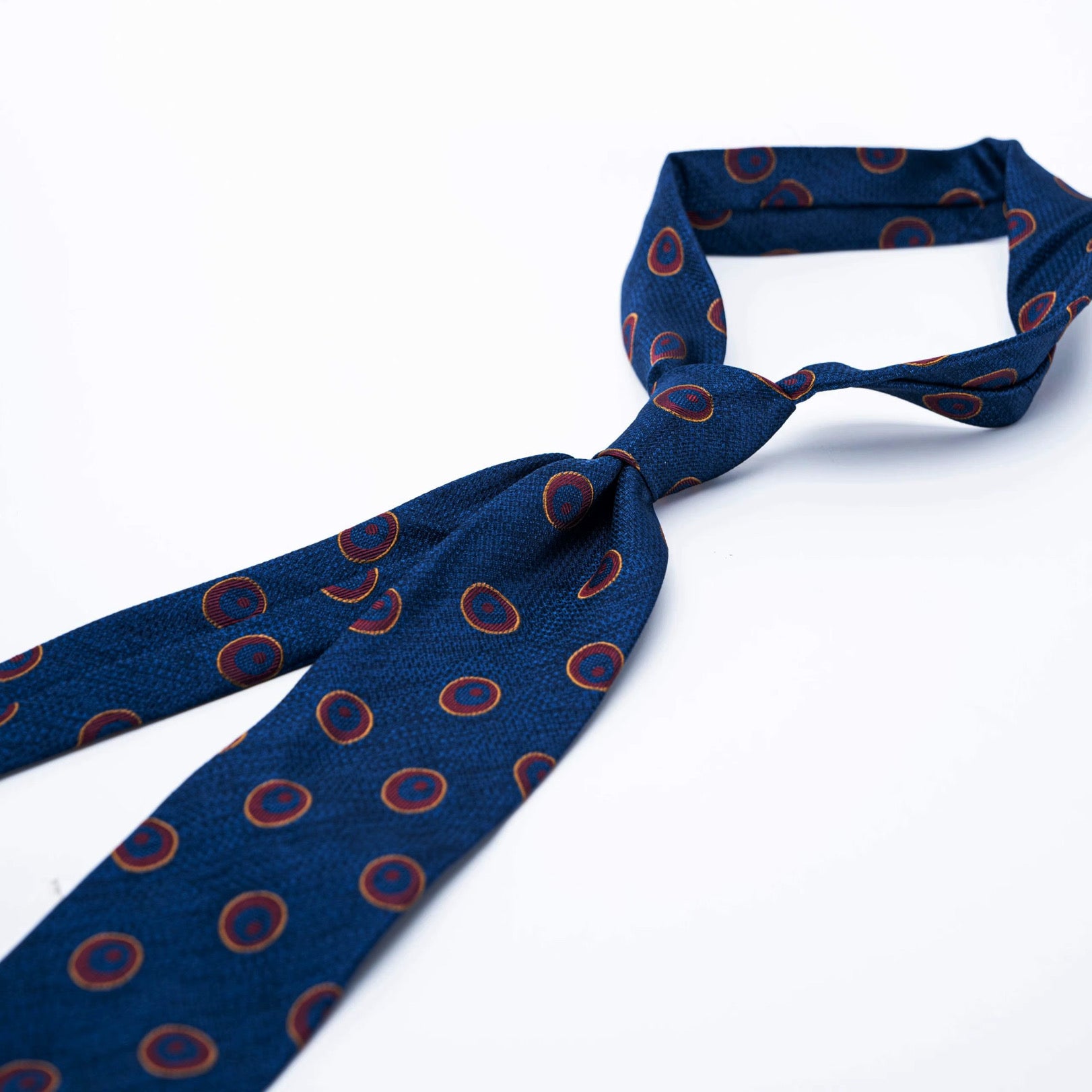 BLU MEDAGLIONE CIRCULAR PATTERN 100% MADDER SILK TIE
