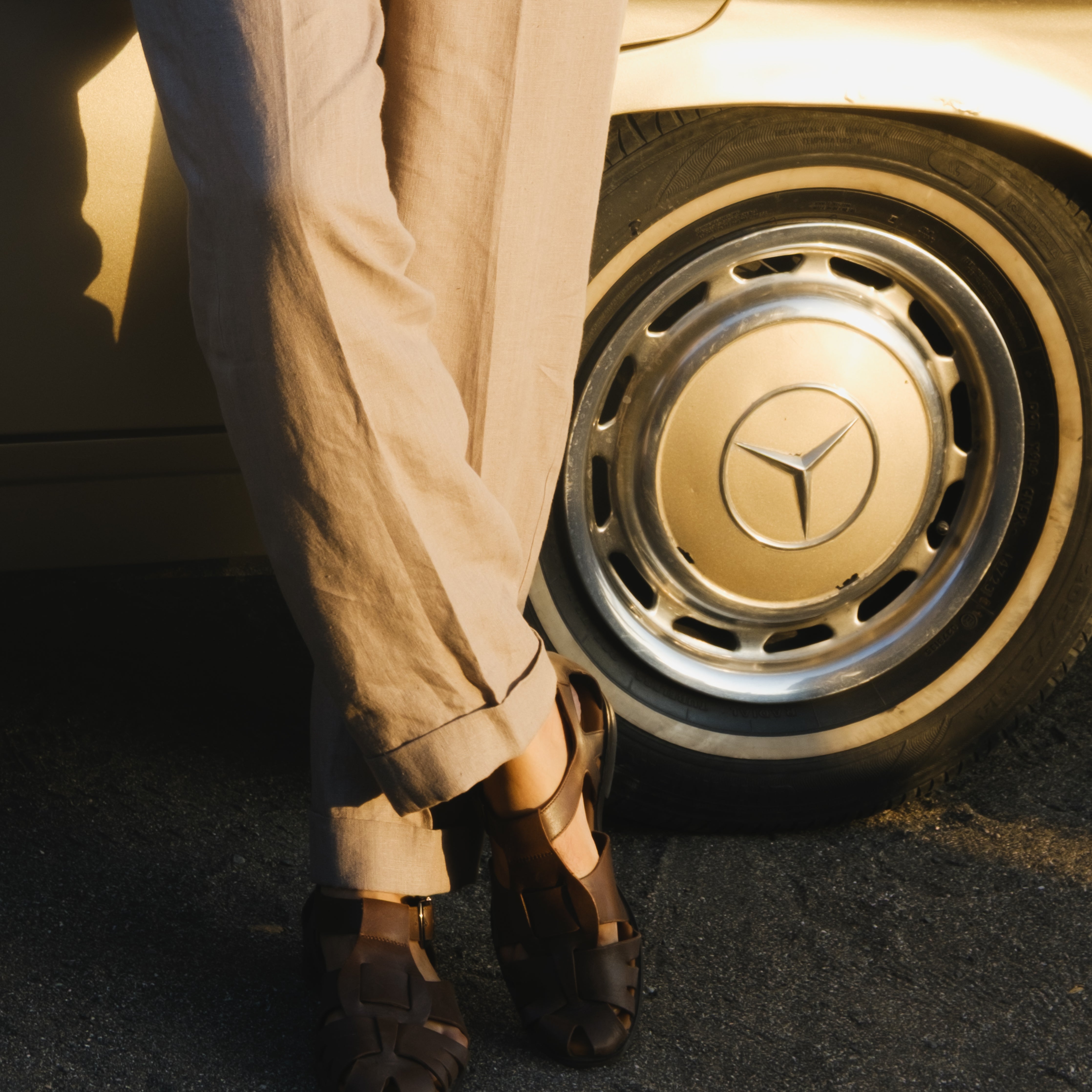 LORENZO TAUPE LINEN PLEATED GURKHA TROUSERS