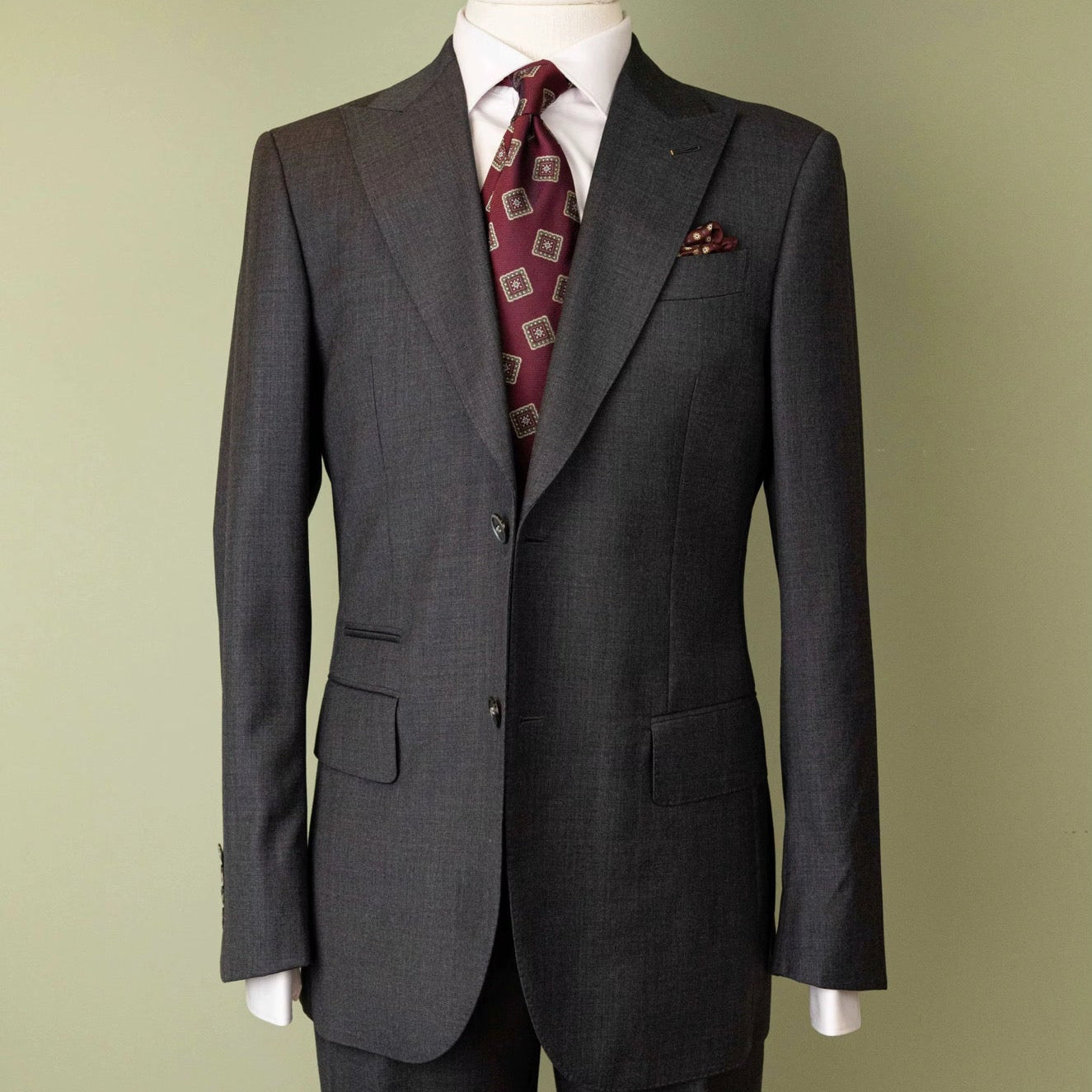 BORDEAUX BURGUNDY QUADRATO MEDALLION SILK TIE