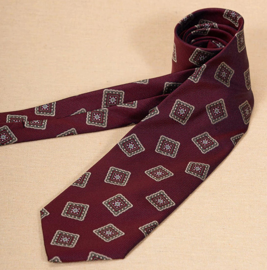 BORDEAUX BURGUNDY QUADRATO MEDALLION SILK TIE